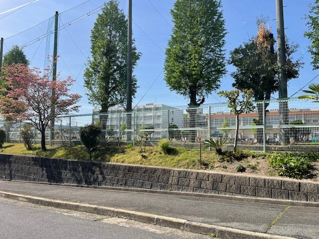 楠葉中学校まで約1300ｍ