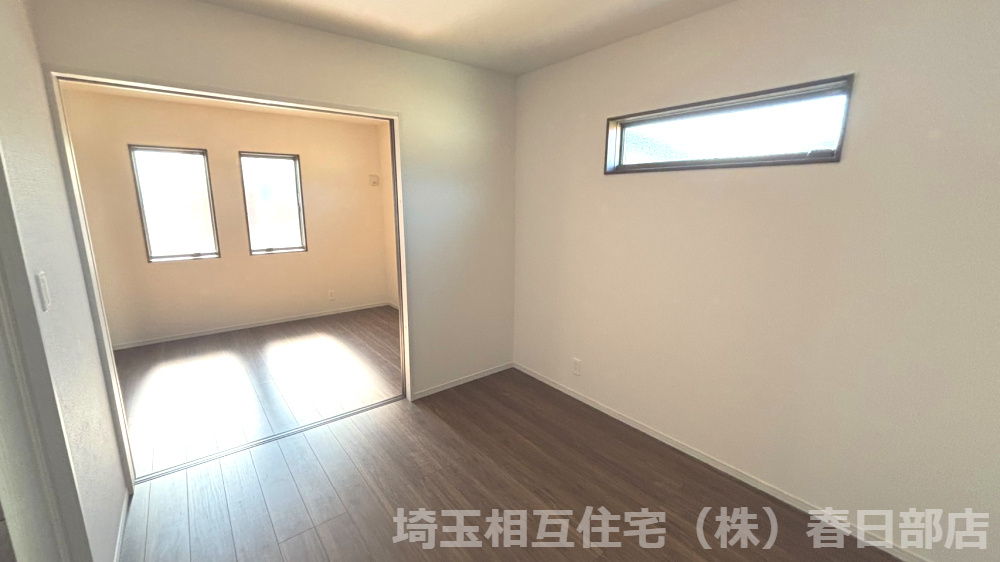 5．25帖　洋室　プライベートな空間だからこそシンプルで使いやすいデザインに