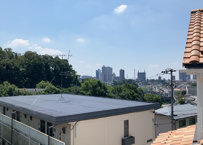 眺望を気にして物件を探す場合、前面に建物が建っていないか現地で確認しましょう！前面に建物があると景色はもちろん、日当たりや風通しにも影響が出てきます。住んだ時のことを想像しながら現地見学をしましょう。