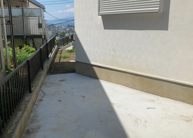 木造住宅とは土台、壁、柱など建築物の強度を支える構造体の材に木が使用されている構造を指します。構造体は建物の自重を支えるだけではなく風圧や水圧、積裁荷重などあらゆる衝撃に耐えるための基礎です。