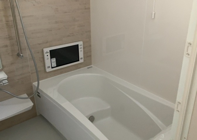入浴時の快適さも大事なことですが、綺麗な状態を維持できなければ気持ちよく入浴できません。毎日の掃除が楽という点は大事なポイントになります！カビが生えにくく掃除がしやすい、壁や浴槽を選ぶといいでしょう。