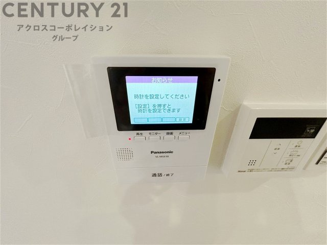 訪問者が来たときにテレビ画面で確認できるため、安心してドアを開けられます。録画機能があるものもあり、留守中に来訪者を記録しておくことができます。利便性が高く、セキュリティ面でも安心です。