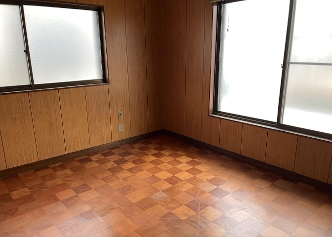 寝室でゆっくりと過ごすためにはベッド周りの適度な空間を担保することや窓の位置、照明の明るさ、寝室の広さなどを考える必要があります。自身や家族の構成とライフスタイルに併せて寝室にする部屋を選びましょう！