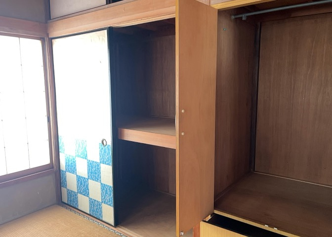 デザイン性を重視しすぎて収納が少なかった！なんてことにならないため、事前に現地で収納の数を確認しておくことをお勧めします。クローゼット以外にも床下収納や屋根裏収納、パントリーなどもチェックしましょう。