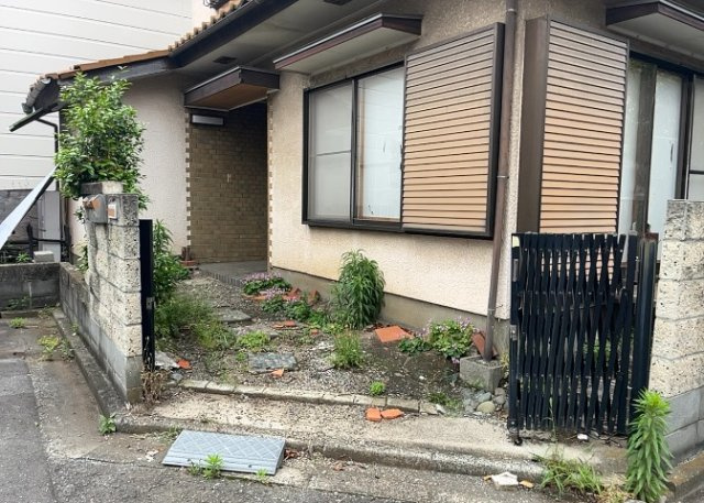 駐車場と明記されていても、最小スペースでつくられた駐車場だと大型車は駐車できなかったり、出入りしにくくなったりする可能性があります。お車のサイズと購入したい物件の駐車場のサイズを現地で確認しましょう。
