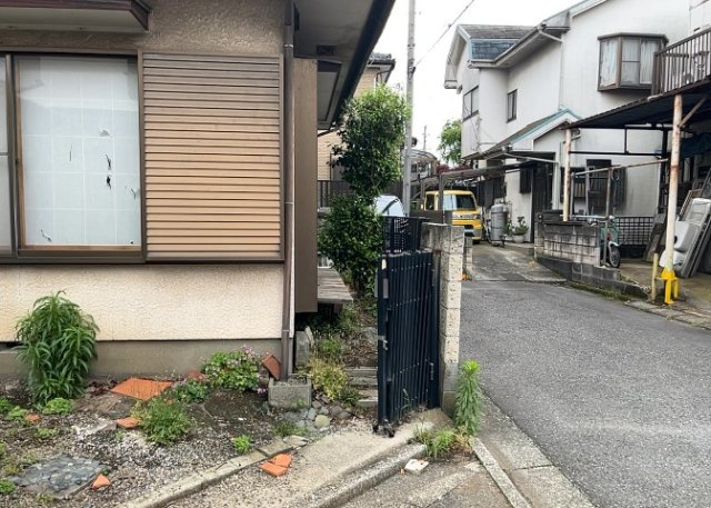 庭があることでガーデニングや家庭菜園はもちろん、こどもの遊び場やペットを放して遊ぶことができます。また、家の周囲に余裕があるということです。隣地との間があれば、十分な日当たりと、風通しが確保できます。