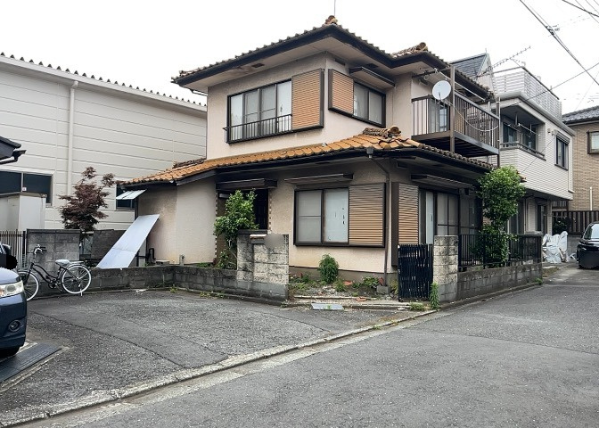 お持ちの車種によっては前面道路が広い方が便利でしょう。しかし、前面道路が広ければその分交通量が多くなるため、騒音などが気になる場合があります。実際に現地を見学し、周辺交通量や騒音などを確認しましょう！