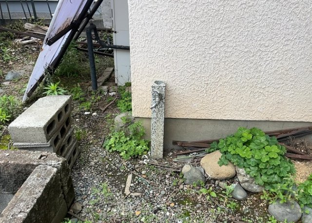 敷地内に散水栓や立水栓があると便利です。水道水を直接利用できるため、水を運ぶ手間を省くことが出来ます。大量の水を必要とする洗車作業や清掃などに役立ちます。その他設備とあわせて、現地でご確認ください。