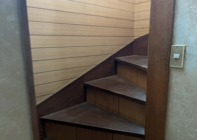 限られた敷地面積の場合、収納スペースを狭くして居室スペースを広く取ろうとすると、収納スペースがなくて困ることがあります。見学の際に各部屋に収納スペースがあるか、収納を置く場所はあるのか確認しましょう。