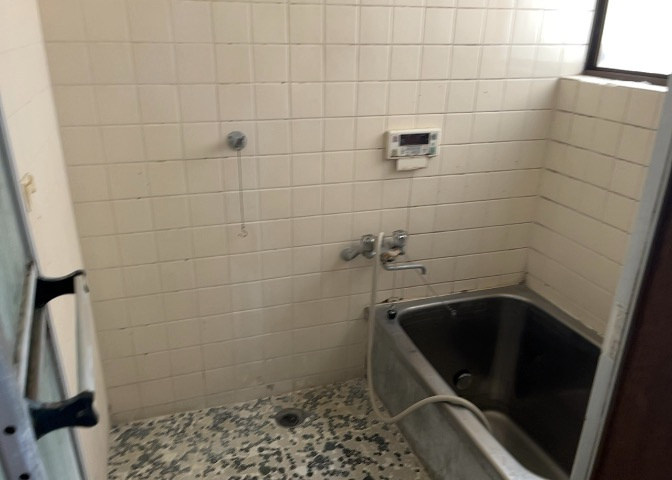 入浴時の快適さも大事なことですが、綺麗な状態を維持できなければ気持ちよく入浴できません。毎日の掃除が楽という点は大事なポイントになります！カビが生えにくく掃除がしやすい、壁や浴槽を選ぶといいでしょう。