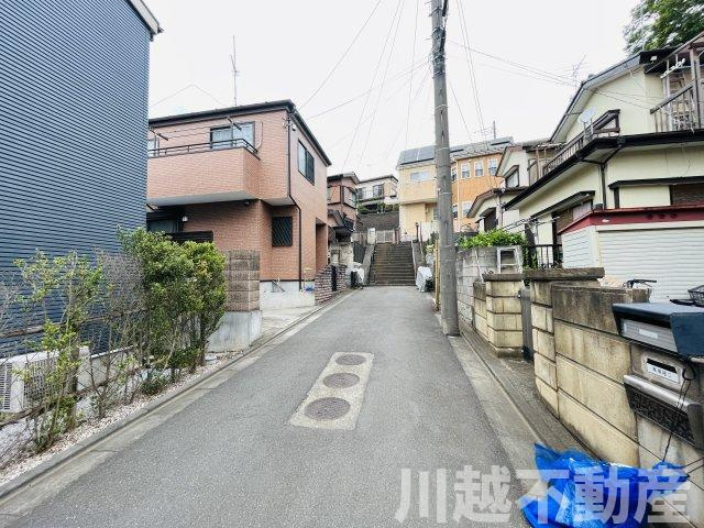 前面道路含む現地写真です