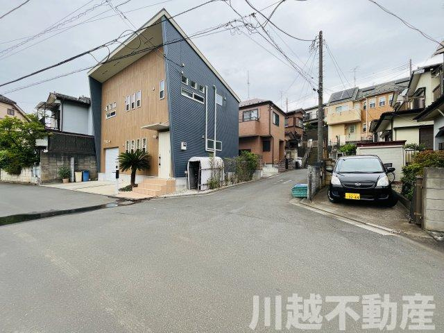前面道路含む現地写真です