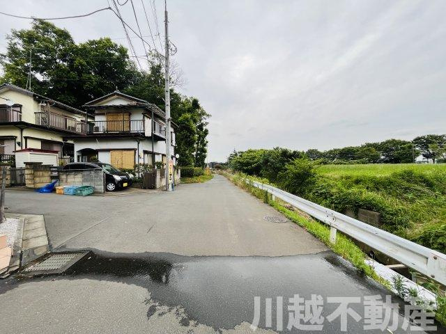 前面道路含む現地写真です