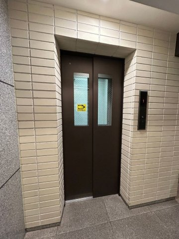 エレベーターは1基あります。