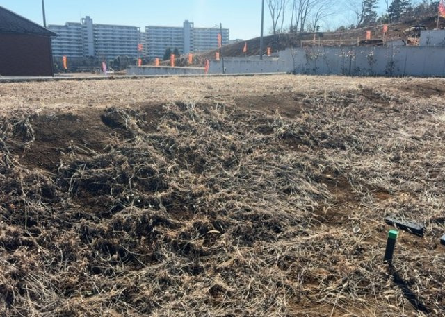 土地を買う際、住む地域の自治体や福祉の補助制度にも注目してみましょう。子供や老人の医療補助やゴミ出しのルールなど、自治体によってルールに大きな違いがあるため、暮らしやすい土地で判断するとよいでしょう。