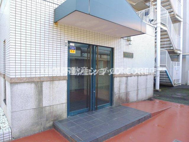 スーパーやドラッグストアなどの買い物施設が近くにあり、生活便利な立地になります！