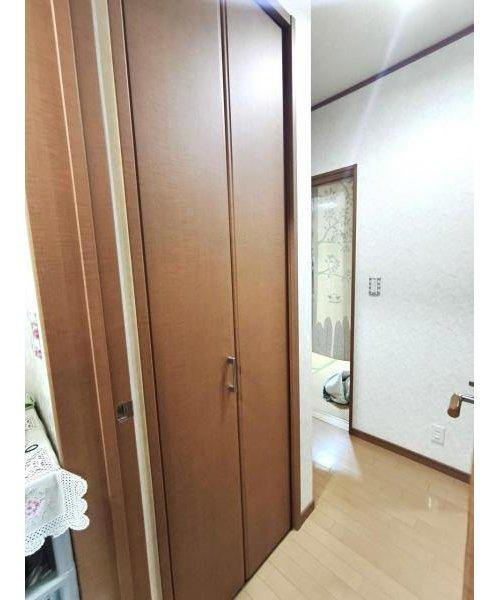 洗面所横にも大型収納！