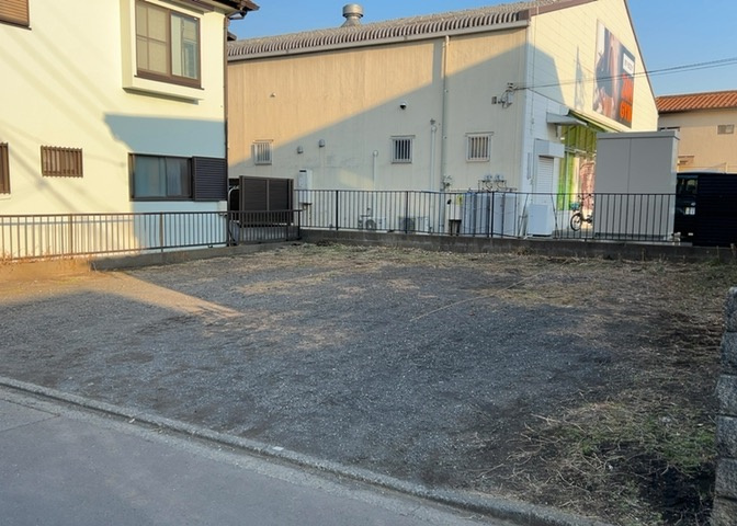 土地を買う際、住む地域の自治体や福祉の補助制度にも注目してみましょう。子供や老人の医療補助やゴミ出しのルールなど、自治体によってルールに大きな違いがあるため、暮らしやすい土地で判断するとよいでしょう。