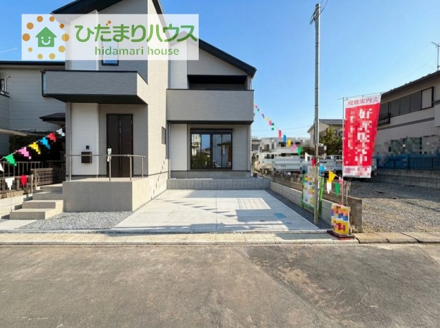 ご家族でお車に乗る方に！駐車場2台分あります！