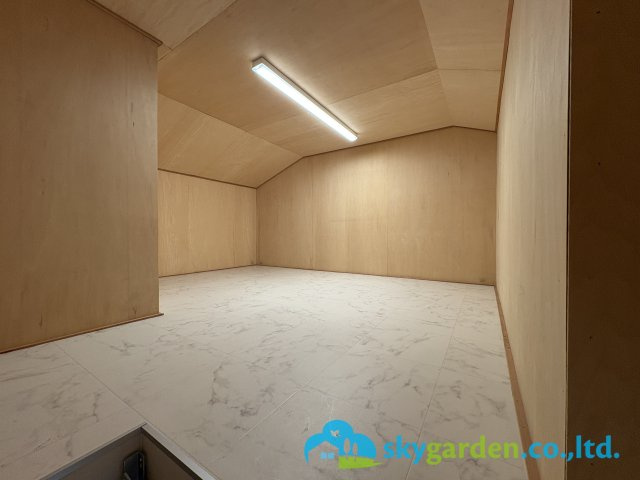 小屋裏収納の様子（可動梯子付）
