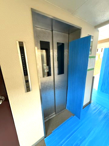 共用エレベーターホールです