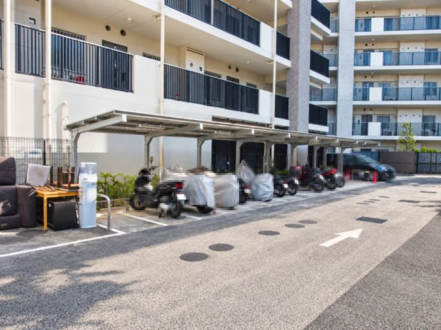【バイク置き場】