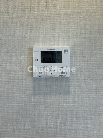 【給湯リモコン】外での一日を忘れさせてくれるオートバス機能でお好みの湯量・温度に調整された浴槽。