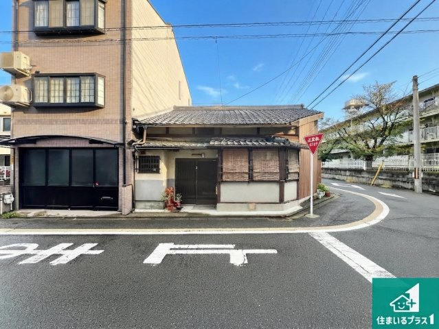 周辺は落ち着いた街並みの住宅地！子育てがしやすい住環境です！現地でしかわからない事もございます。是非一度ご覧ください。