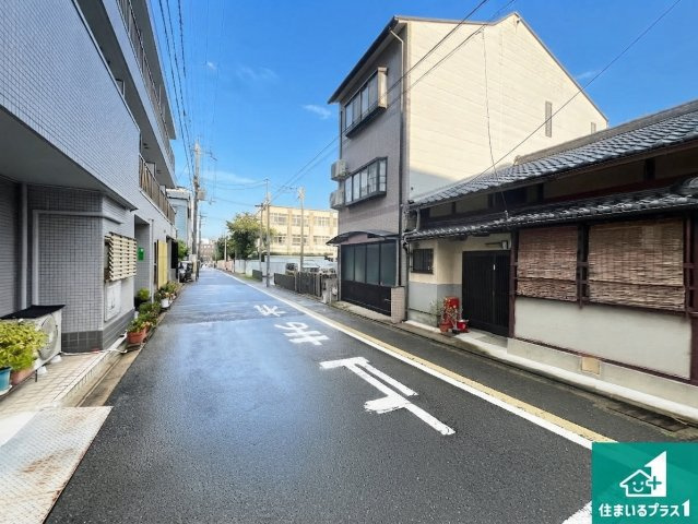 周辺は落ち着いた街並みの住宅地！子育てがしやすい住環境です！