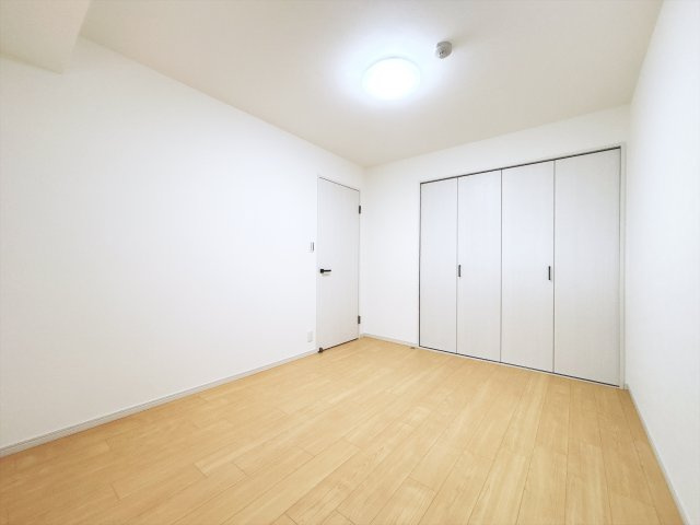 収納付きの洋室！　お部屋を広くお使いいただけます♪