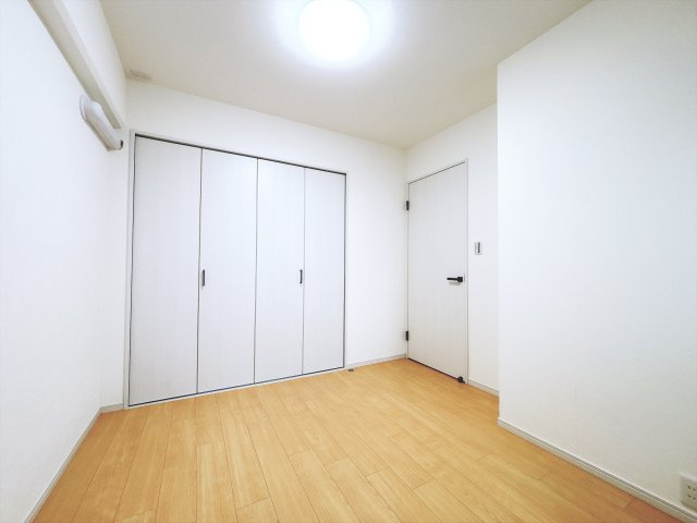 北東側4.8帖洋室