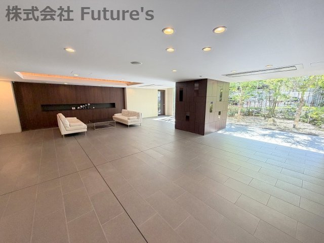 マンションエントランスの写真です