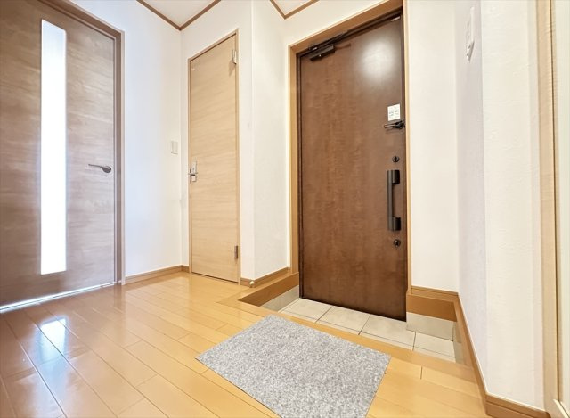 広々とした玄関ホール