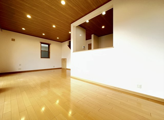 15.2帖のLDKは家族を近くに感じられるので子育てにも便利です。