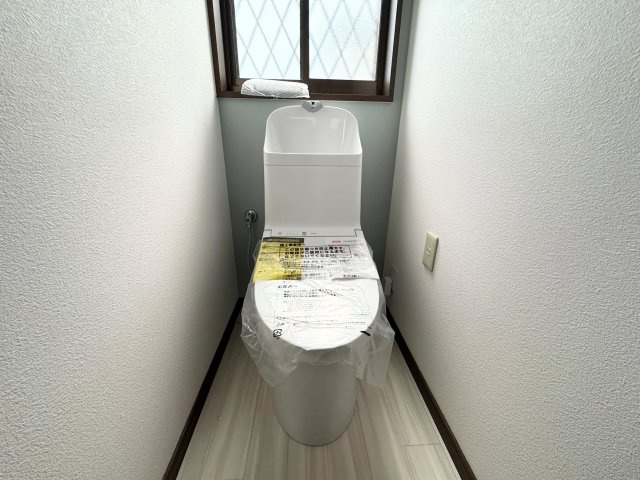 トイレも新調済み！清潔感があり快適にお使いいただけます。