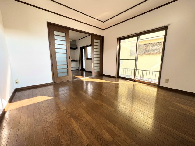 窓から差し込む自然光で、室内がやさしく包まれます。