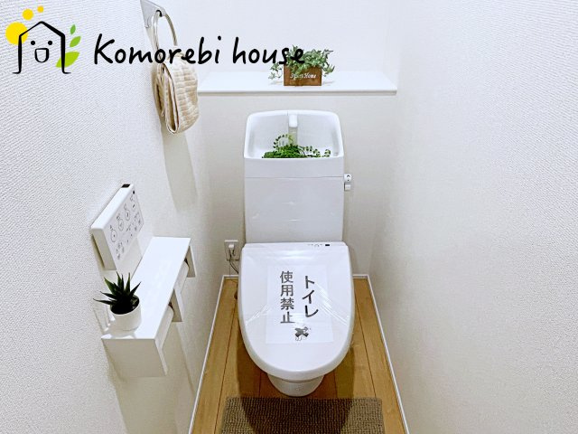 落ち着いた色調のトイレです