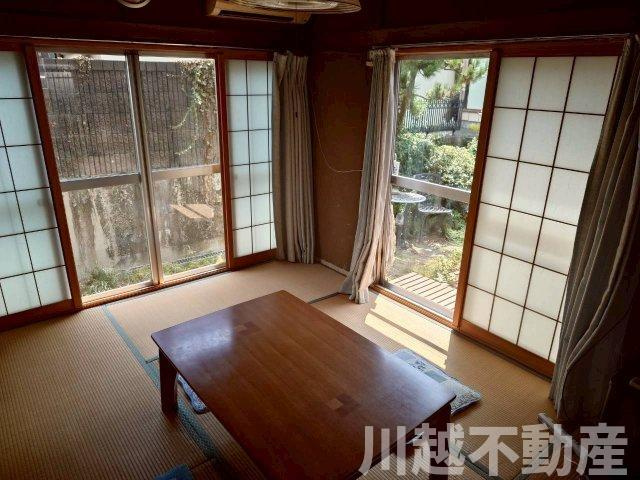 1階6帖和室からお庭が眺められます