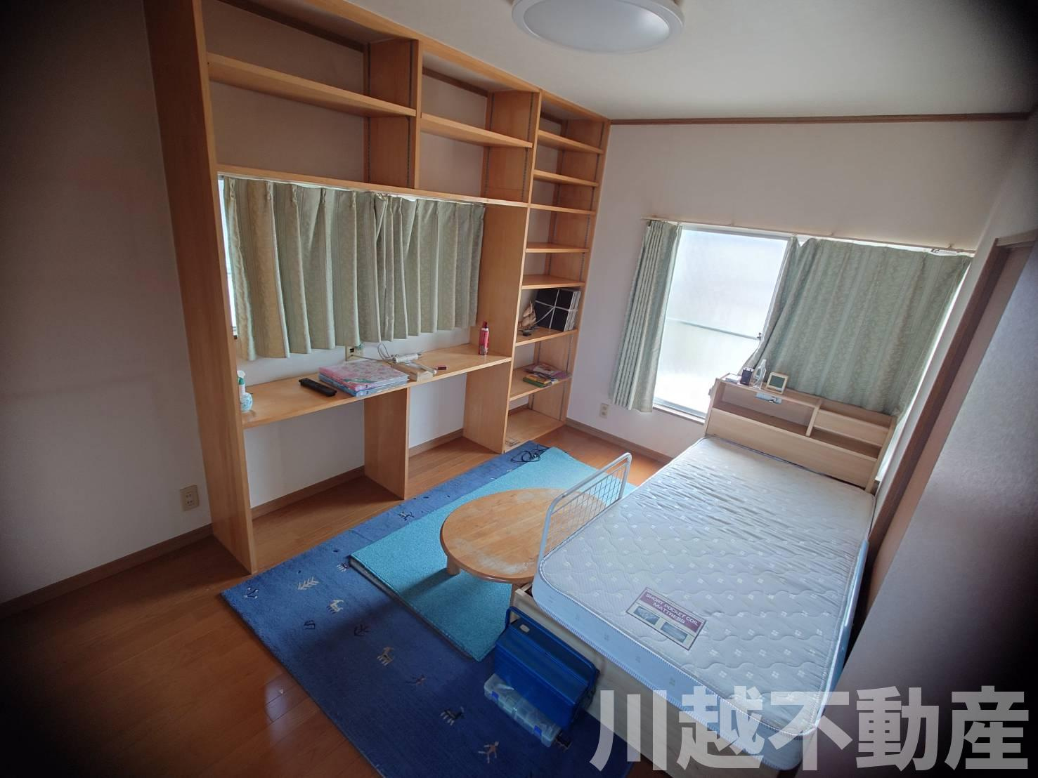 造作棚がある2階6帖洋室