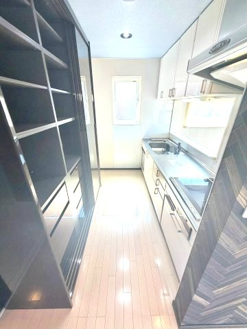収納が多く、キッチンを広々と使えます♪