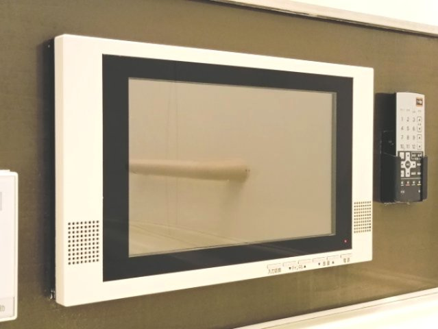 【浴室TV】　見たい番組があっても安心。半身浴を楽しく続けることもできそうですね。健康的な毎日を間接的に後押しします。