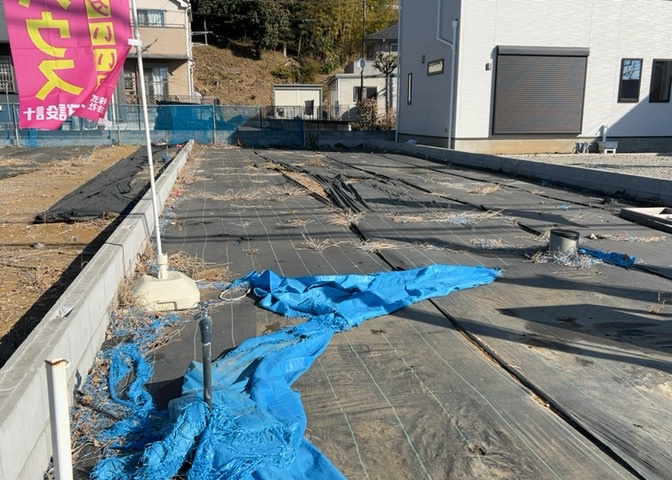 家を建てる前提で土地を探している場合、地盤の丈夫さは譲れない条件の一つです。地盤が脆弱だと追加工事が必要となります。また、過去に地盤沈下や液状化現象を起こした土地は、できるだけ避けた方がいいでしょう。