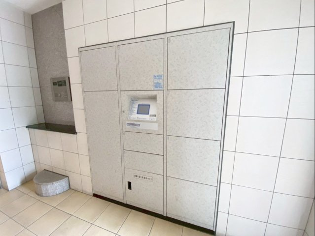 不在時の荷物受取りに便利な宅配ボックス設置！