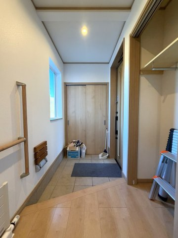 収納もある玄関です！