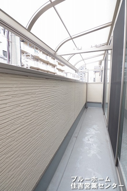 東向きで朝の日差しが明るいバルコニーです！