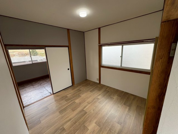 【安佐南区山本9丁目　土地建物の洋室】