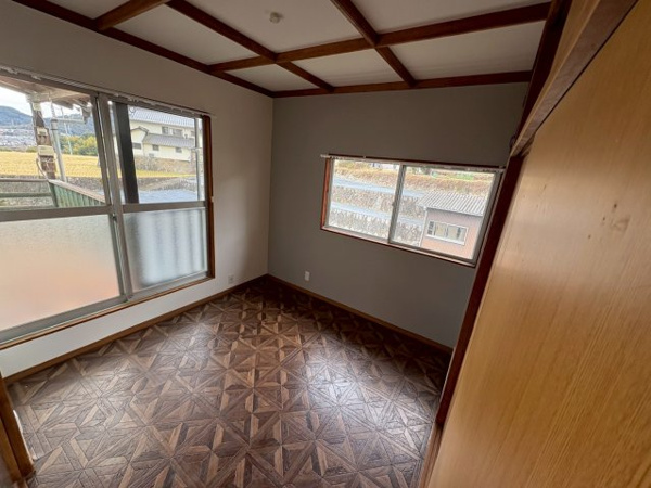 【安佐南区山本9丁目　土地建物の洋室】