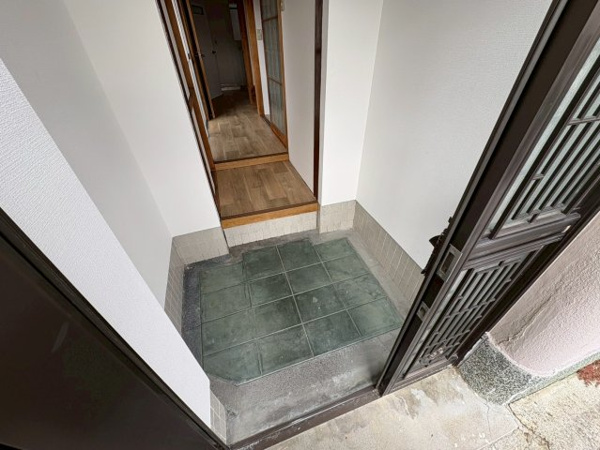 【安佐南区山本9丁目　土地建物の玄関】