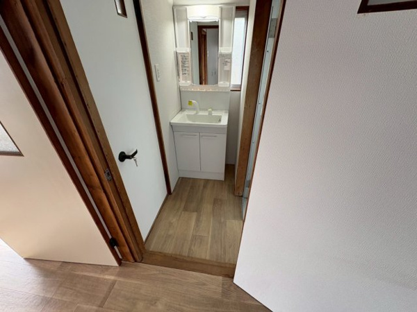 【安佐南区山本9丁目　土地建物の独立洗面台】