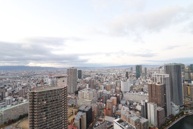 【物件からの眺望】周りに高い建物が少なく、広く大阪の景色をお楽しみいただけます☆
